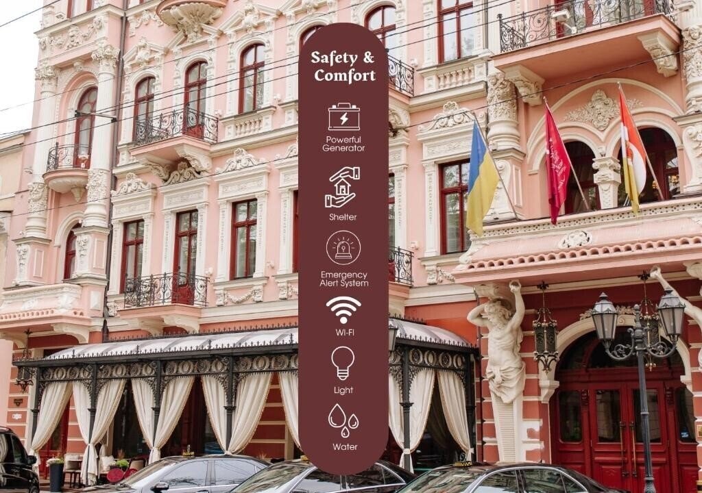 Отель Bristol Hotel 5*
