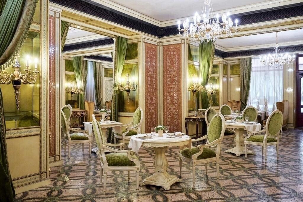Фотография Bristol Hotel 5*