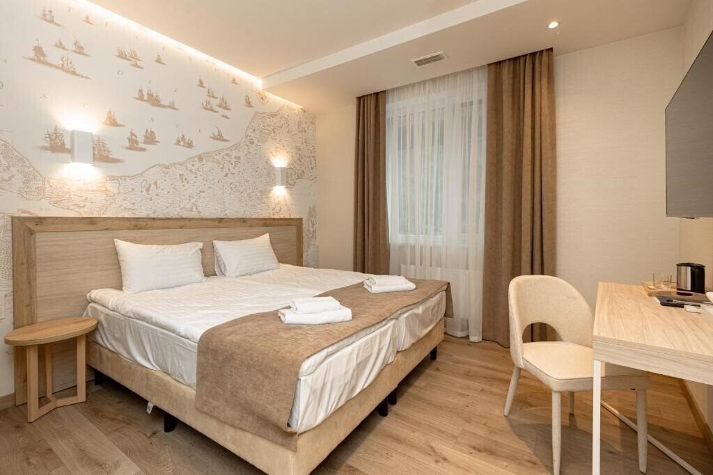 Отель Leomare 4*