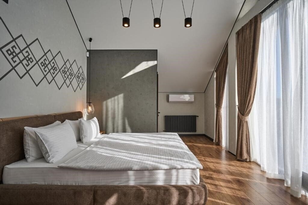 Фото Fomich Residence Guesthouses (ex. Fomich Residence Guest House) 3*