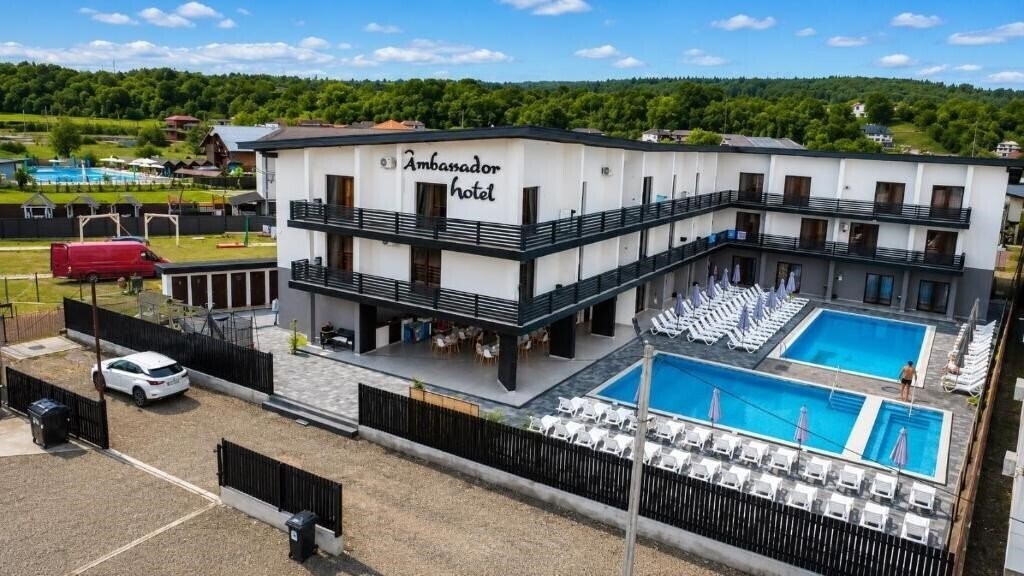 Отель Ambassador Hotel 3*