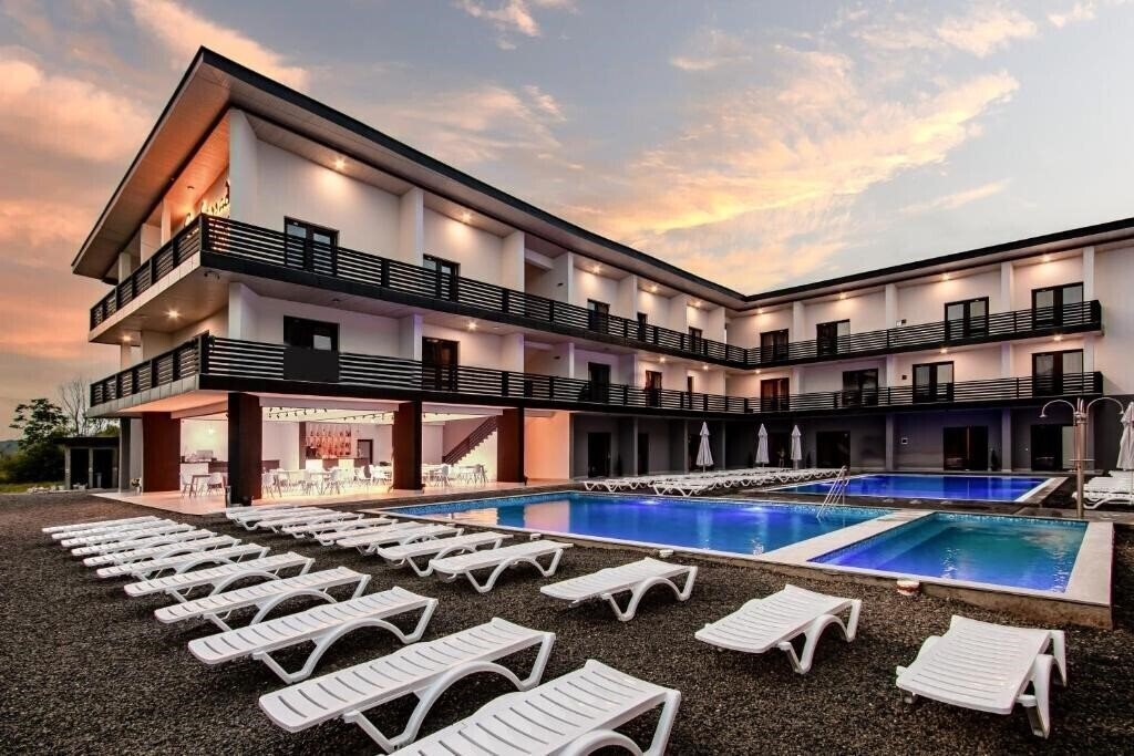 Изображение Ambassador Hotel 3*