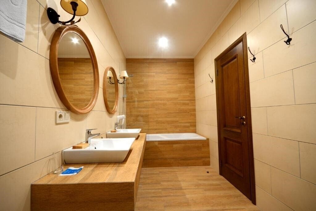 Фотографія Premier Hotel Pochaiv 4*