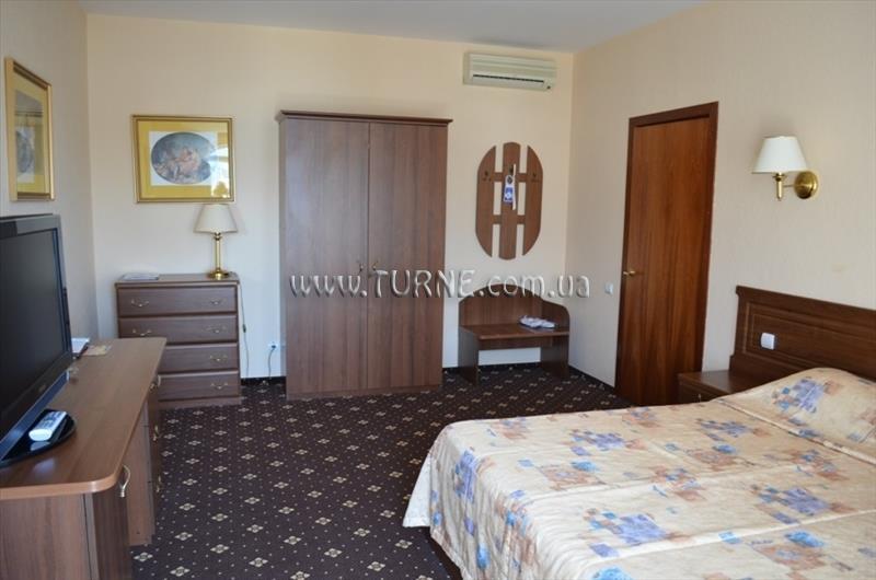 Картинка Бристоль 3*