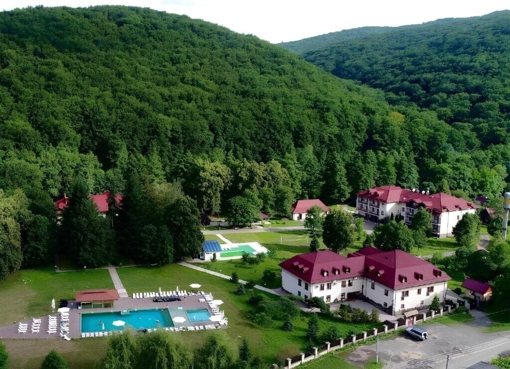 Отель Retreat Resort Bogolvar 3*