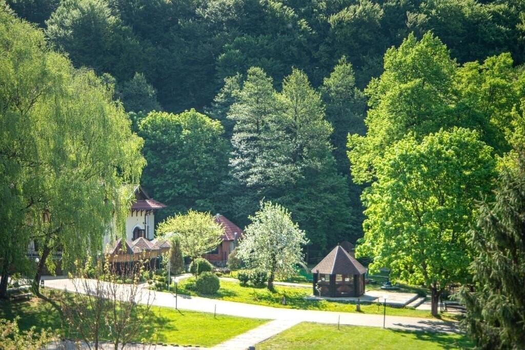 Фото Retreat Resort Bogolvar 3*