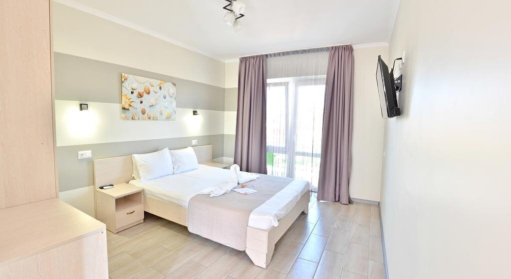 Фото Family Hotel Happy Inn 4*