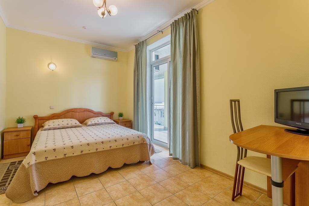 Отель Высотник 3*