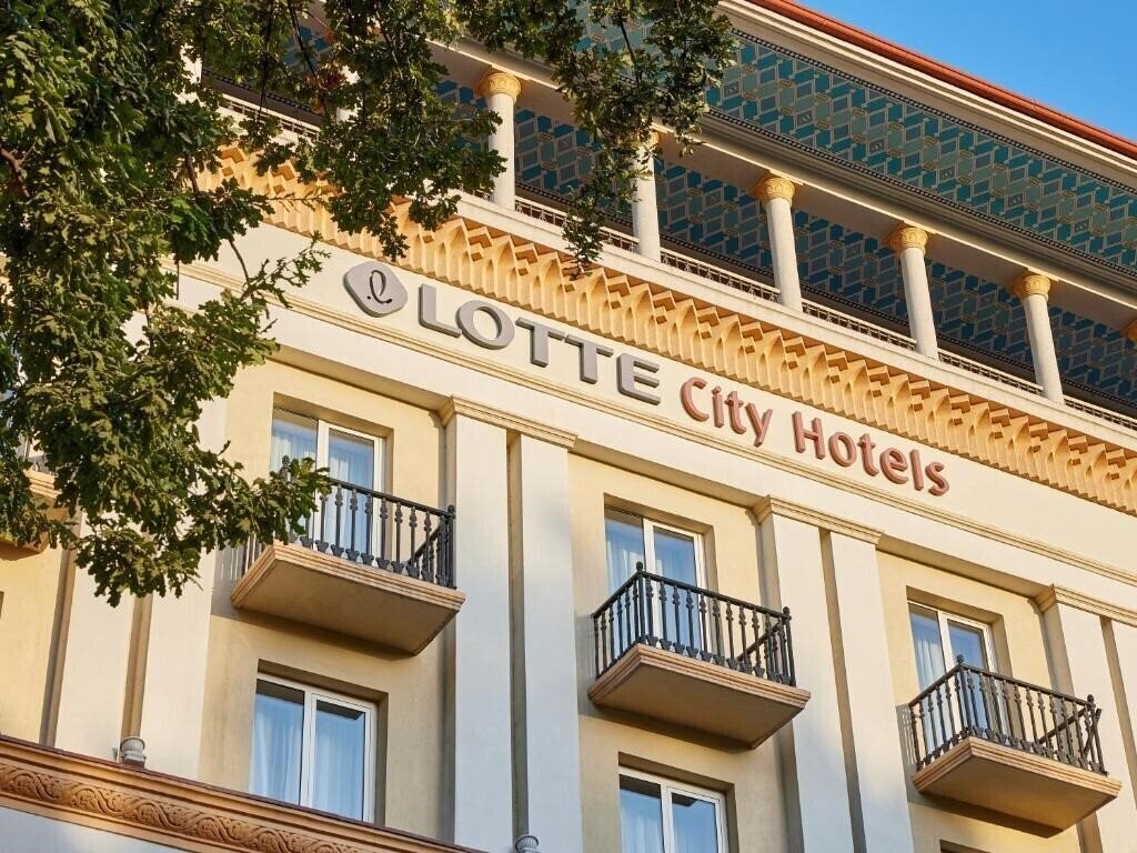 Готель Lotte City Hotel Tashkent Palace 4*
