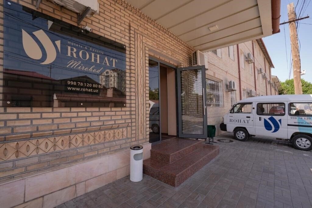 Готель Rovshan Hotel 2*
