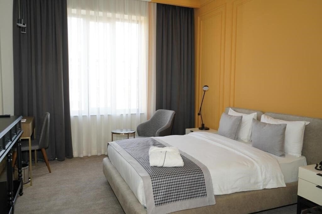 Фотографія Bentley Hotel Tashkent 4*