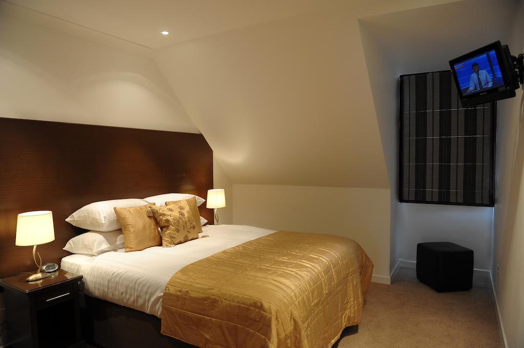 Фотографія Fountain Court Apartments - Grove Executive 4*