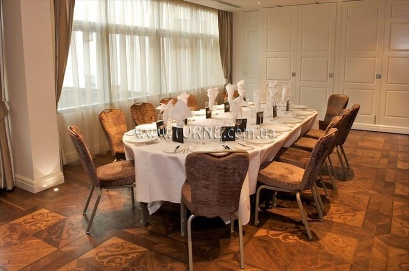 Готель The Westbury 5*