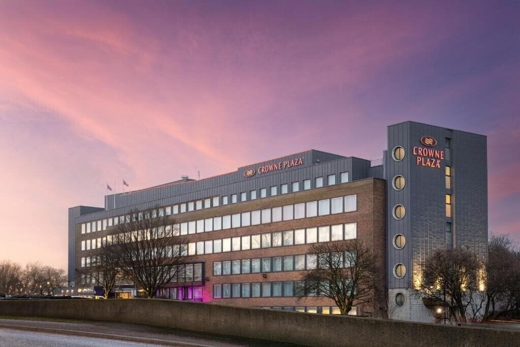 Готель Crowne Plaza London Ealing 4*