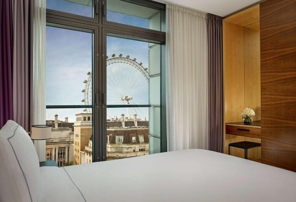 Фото Park Plaza County Hall 4*