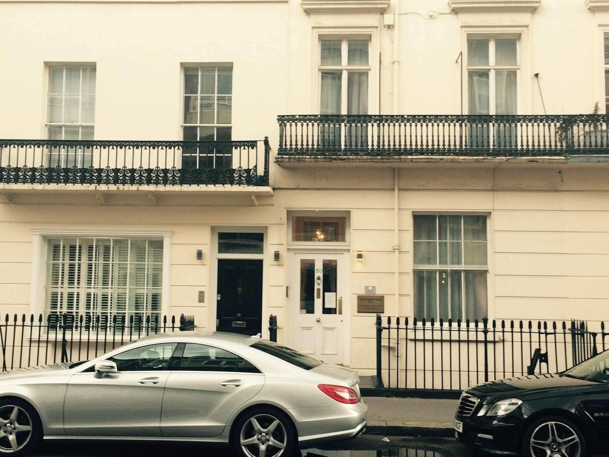 Отель Eaton Square 3*
