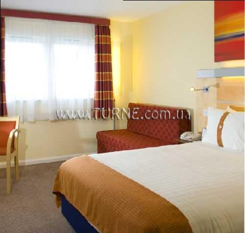 Фото Holiday Inn Express London Epsom Downs 3*