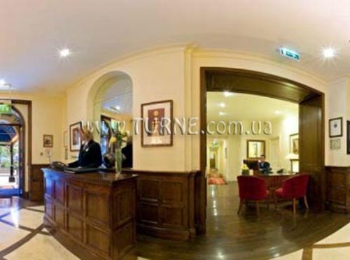 Готель Crown Plaza St. James 4*