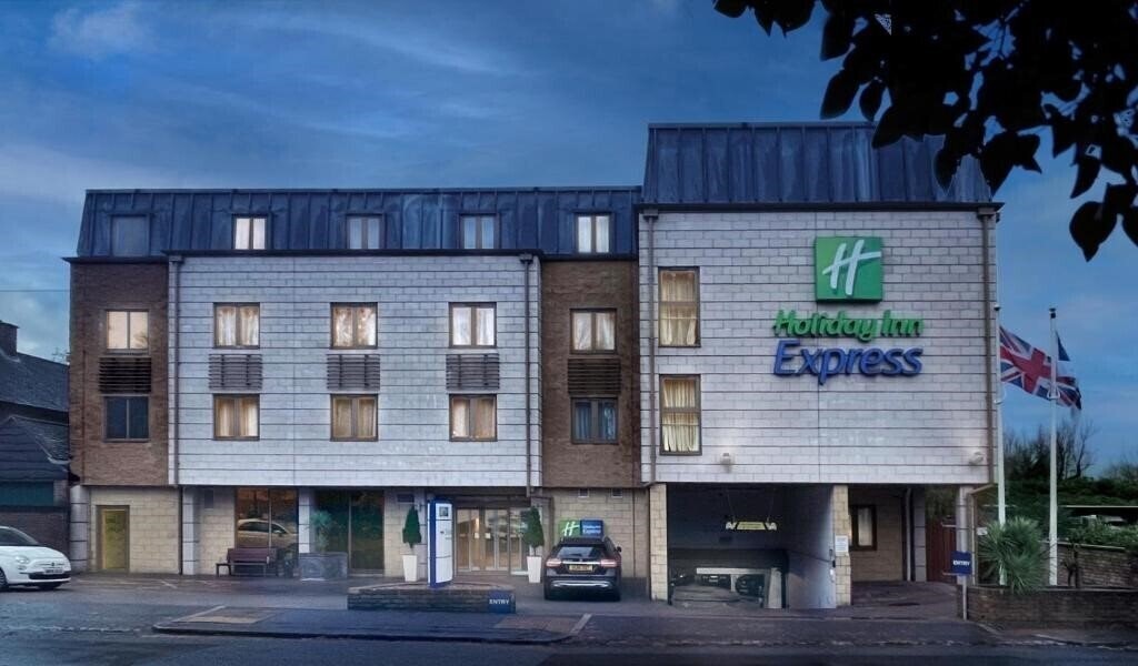Фото Holiday Inn Express Windsor 3*