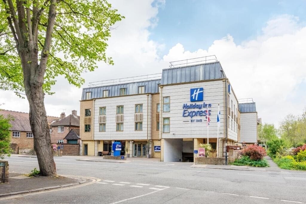 Фото Holiday Inn Express Windsor 3*