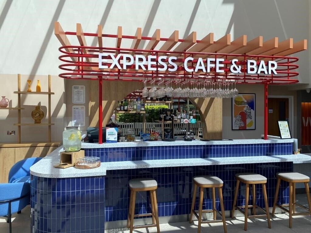 Фотография Holiday Inn Express Windsor 3*