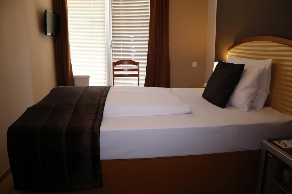 Фотографія Six Inn Hotel Budapest 3*