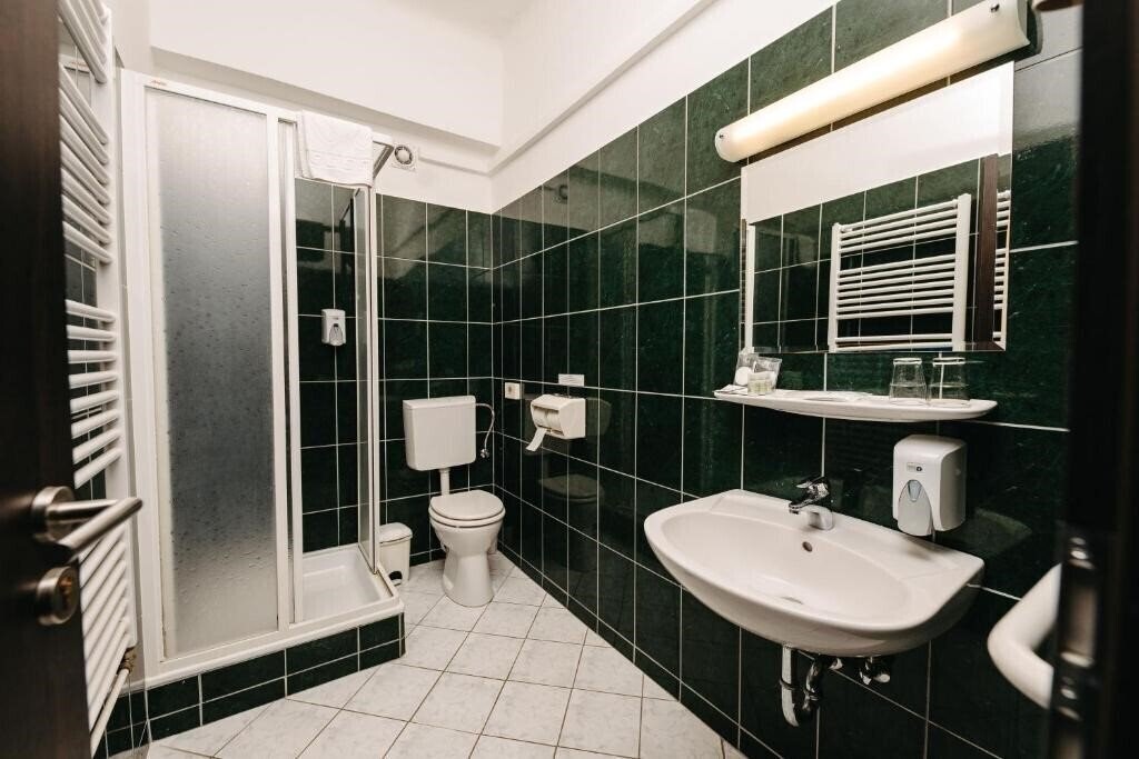 Картинка Metro 3*