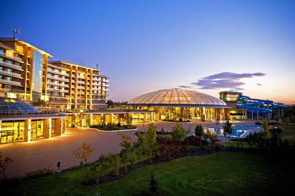 Готель Aquaworld Resort Budapest 4*