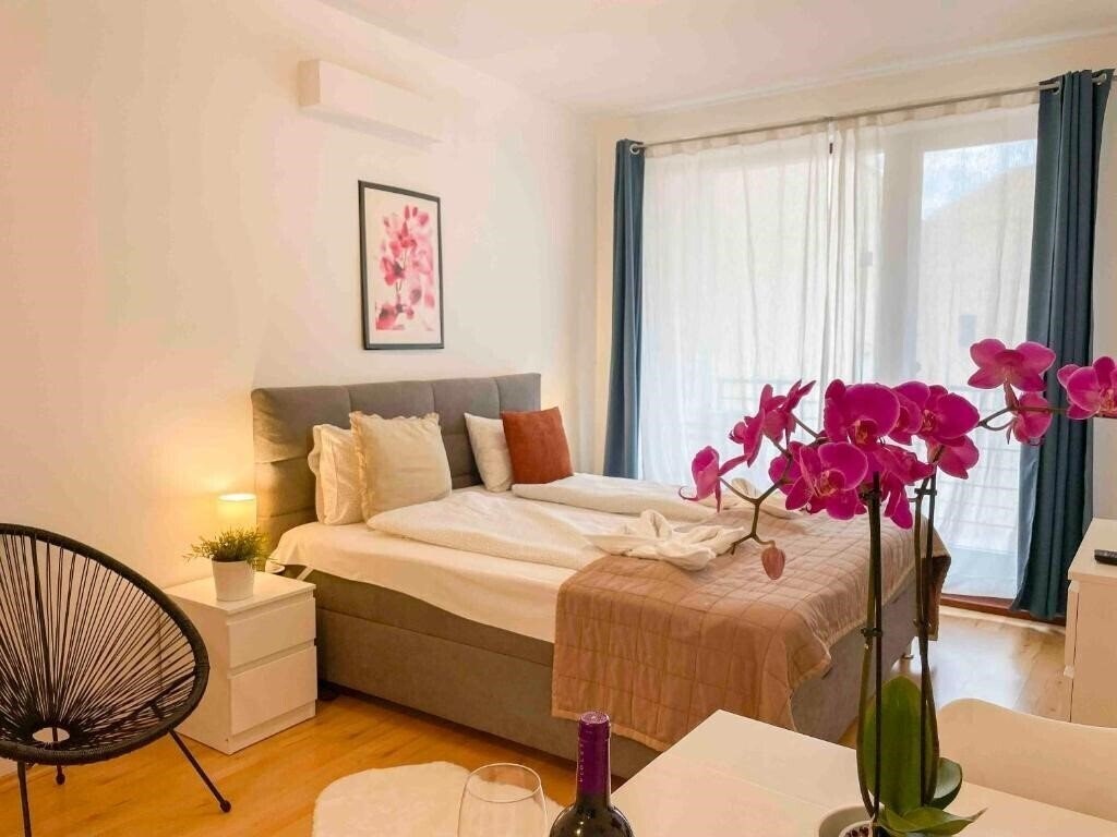 Отель Opera Residence Apartment Hotel 3*