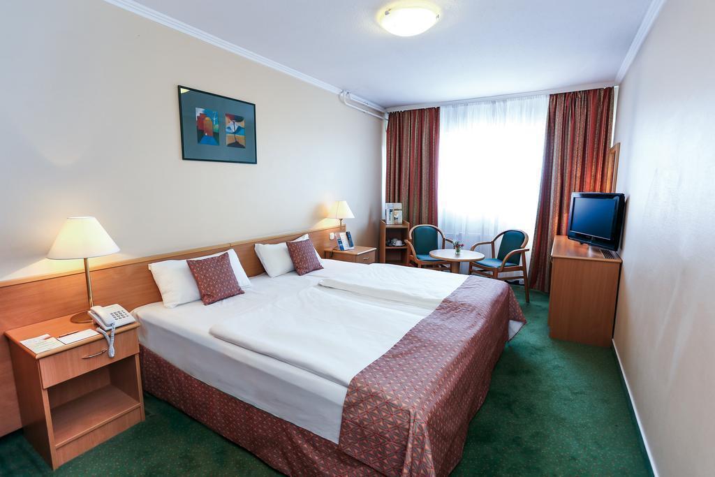 Готель Danubius Hotel Arena 4*