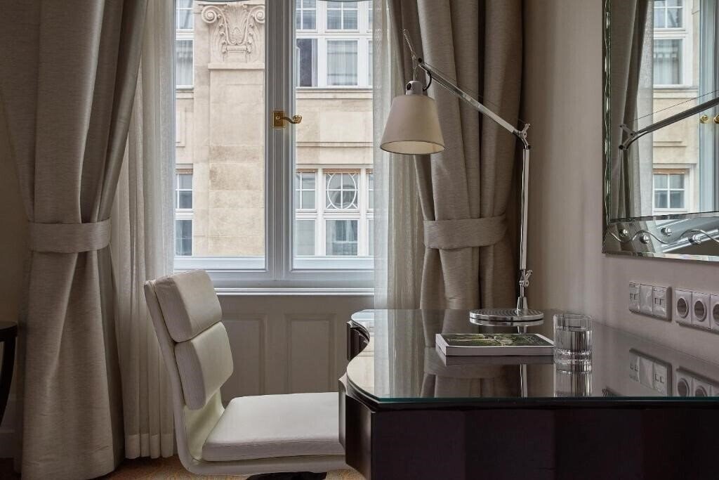 Фотографія Four Seasons Gresham Palace (ex. Four Seasons Gresham Palace Hotel) 5*