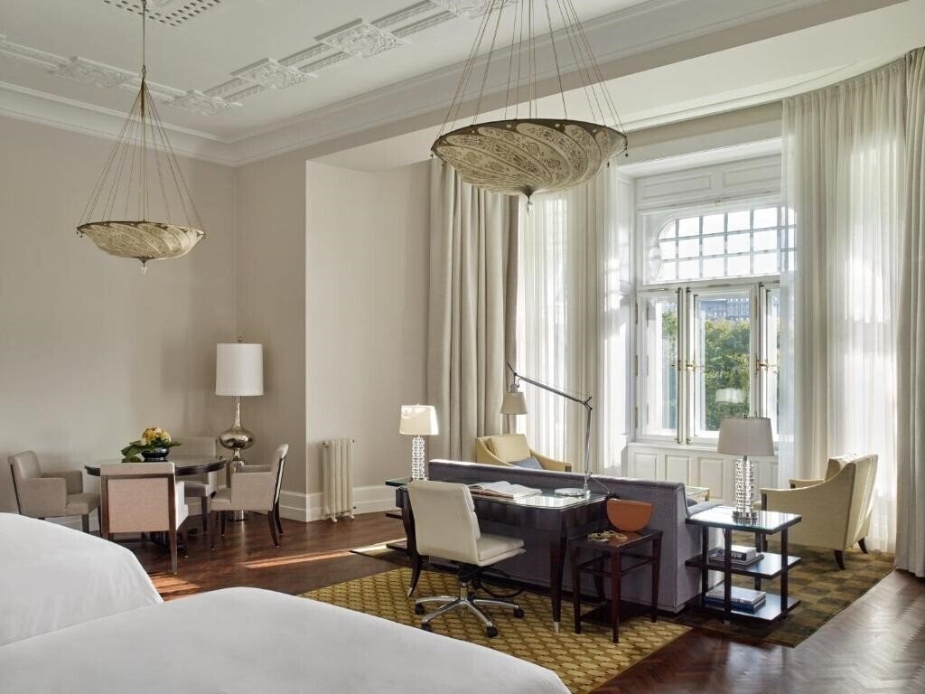 Фото Four Seasons Gresham Palace 5*