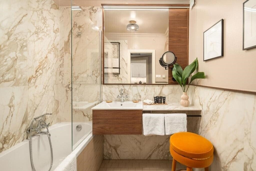 Картинка Queen's Court Hotel & Residence 5*