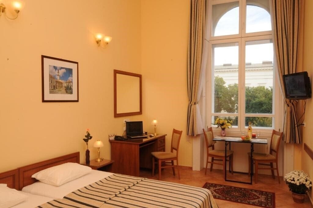 Готель Hotel Museum Budapest 4*