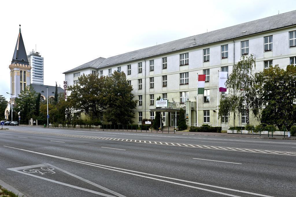 Отель Hunguest Hotel Millenium 3*