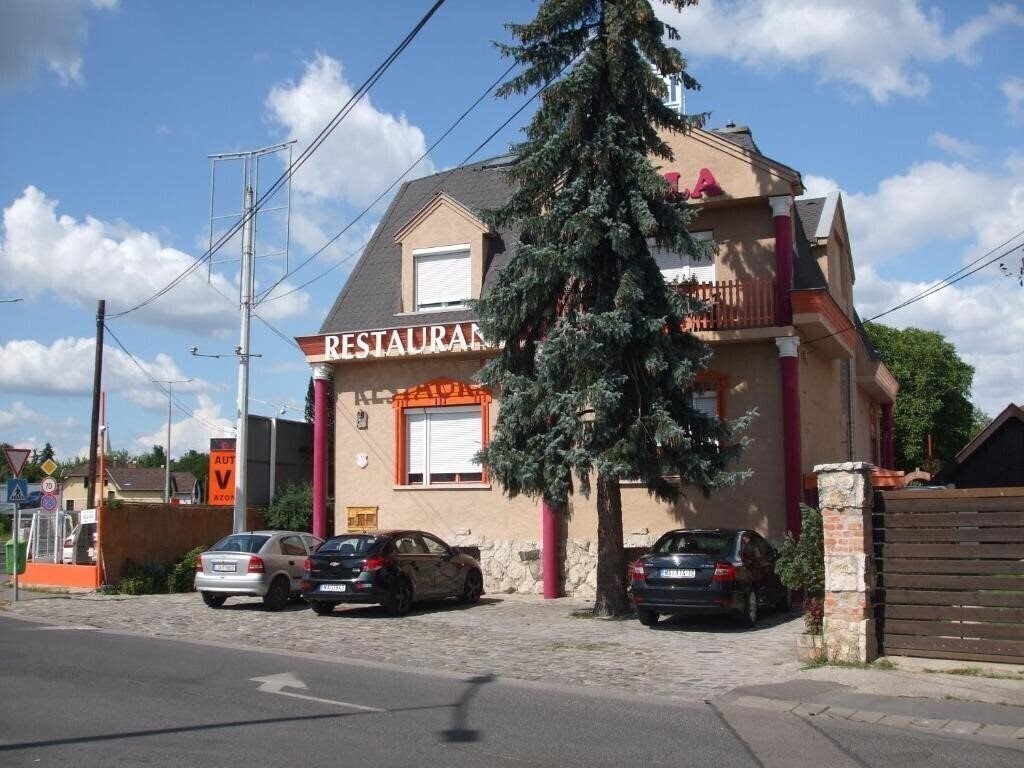 Отель Attila Hotel 3*