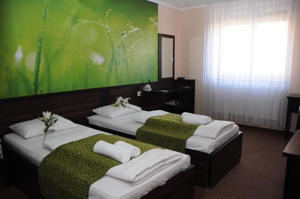 Готель Central Green Hotel 3*