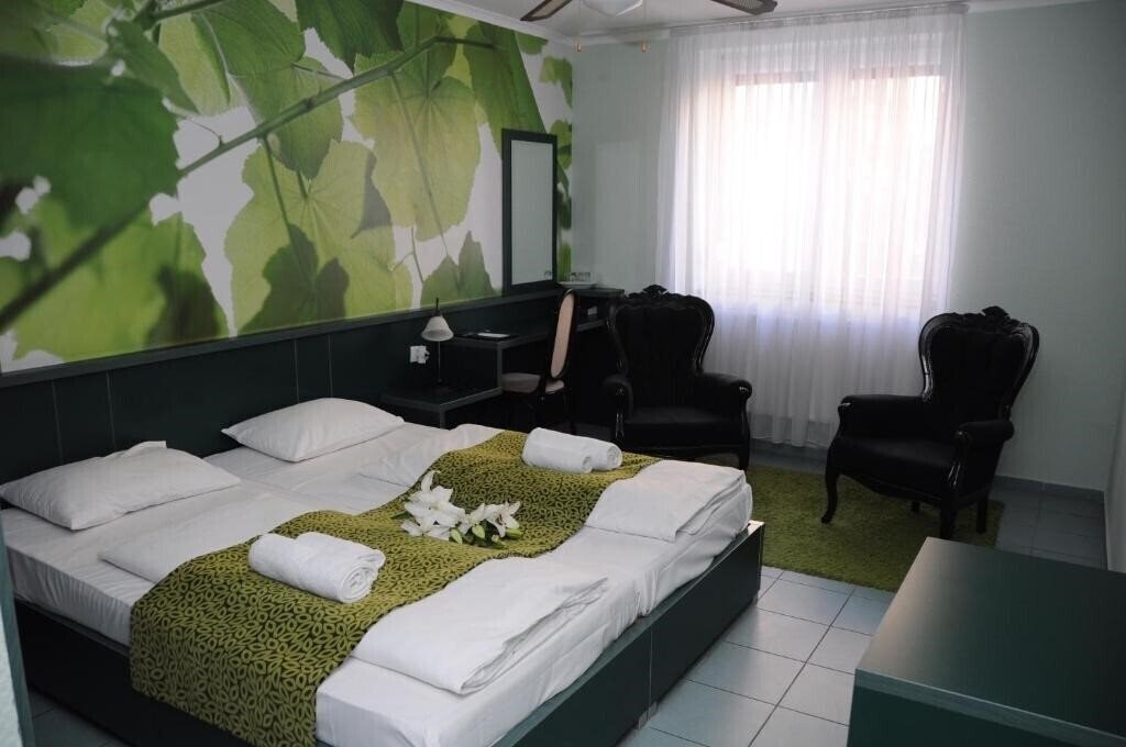 Фотографія Central Green Hotel 3*