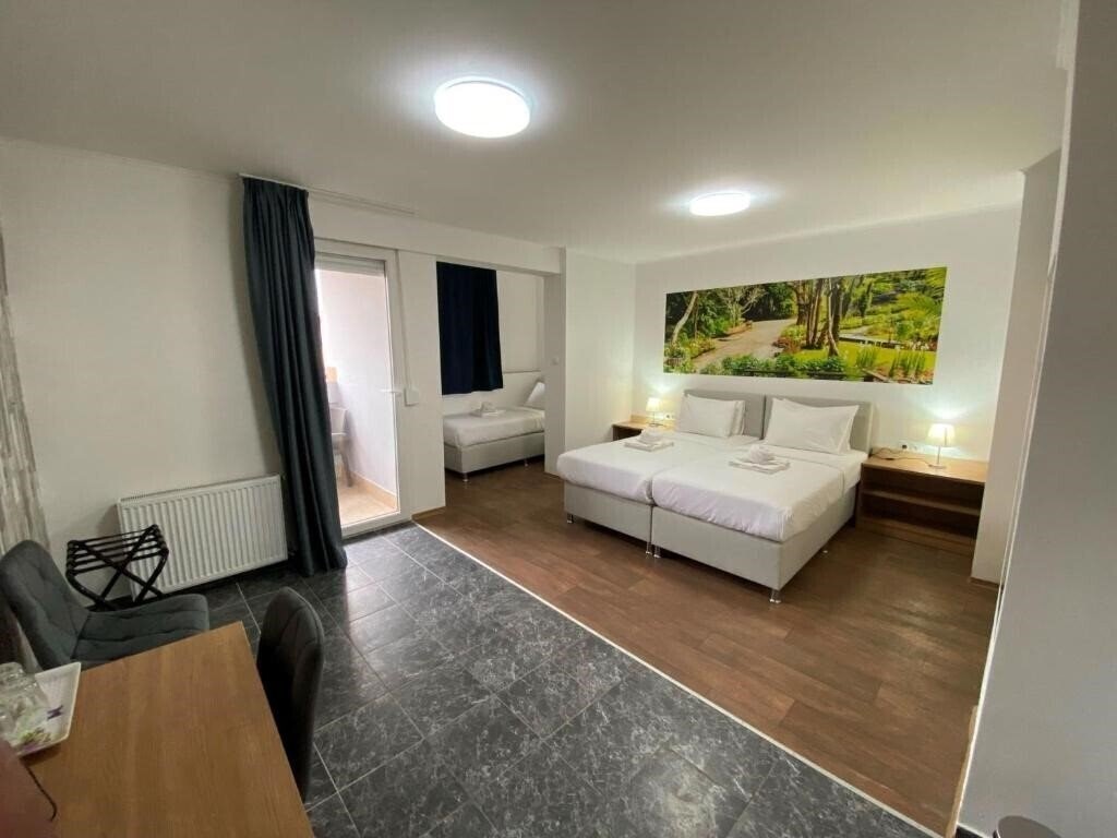 Отель Silver Budapest City Center 3*