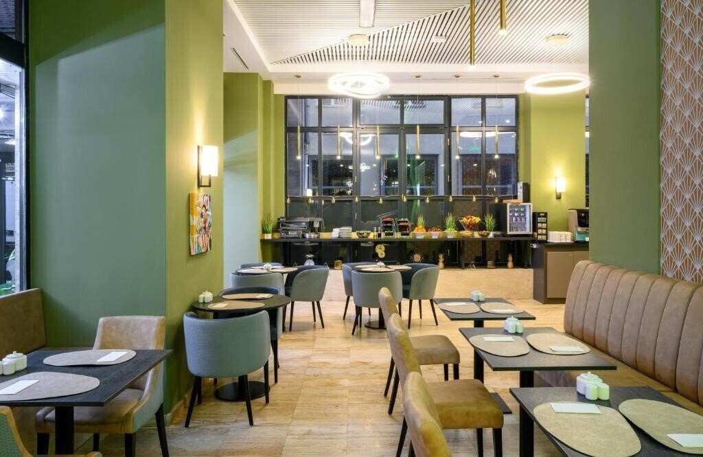 Фото Regency Suites 4*