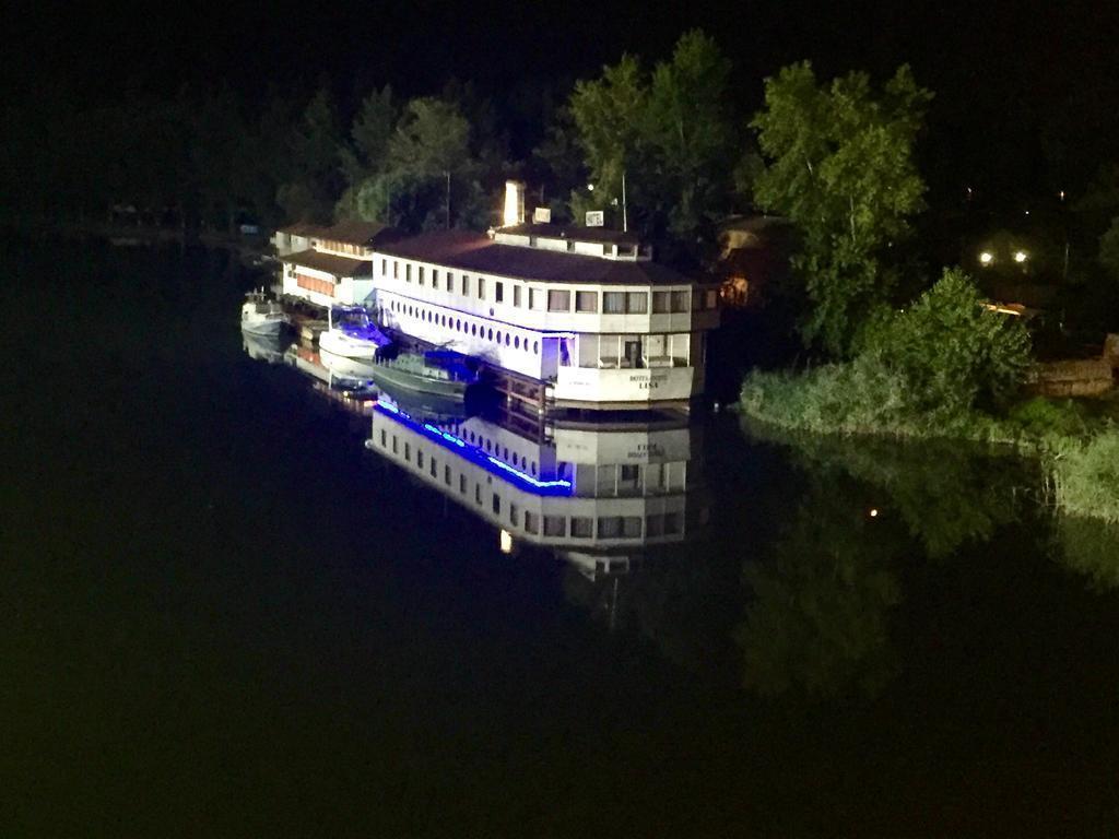 Готель Botel Lisa 3*