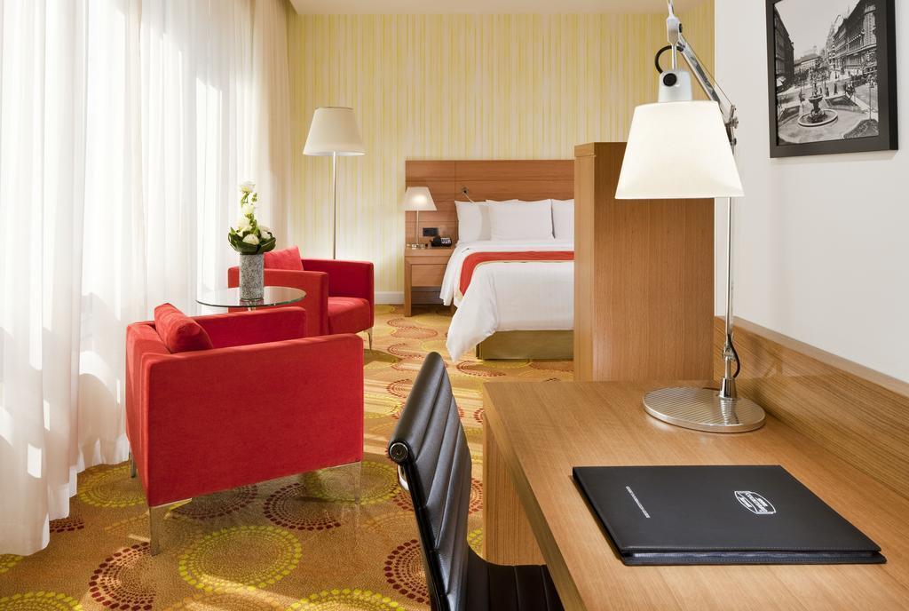 Фото Courtyard By Marriott Budapest City Center 4*