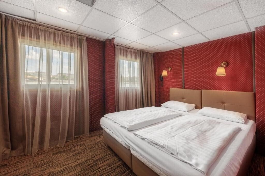Фото Grand Jules Boat Hotel 3*