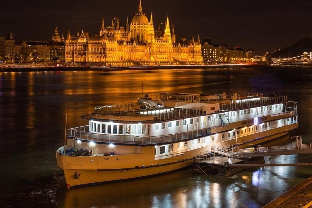 Фотографія Grand Jules Boat Hotel 3*