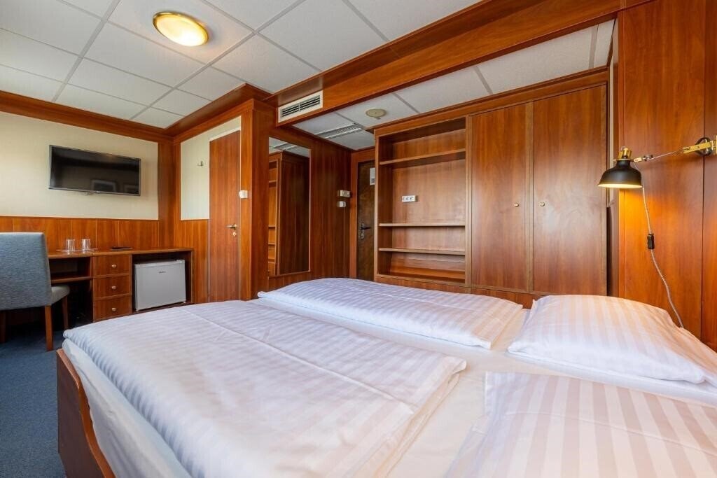 Картинка Grand Jules Boat Hotel 3*