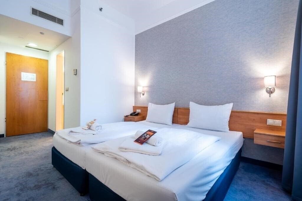 Отель Novum Golden Park Budapest Hotel 4*