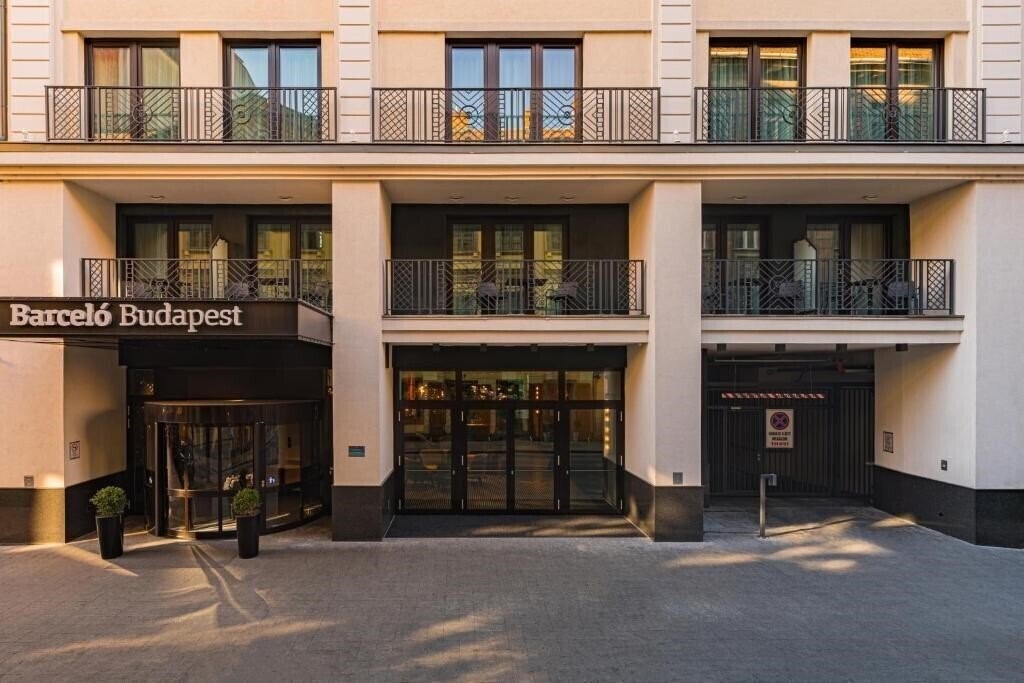 Готель Barcelo Budapest 4*