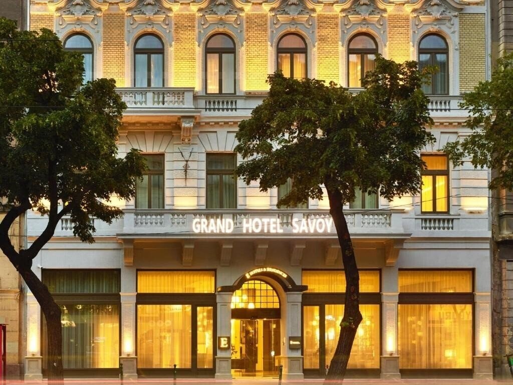 Отель Est Grand Hotel Savoy 4*
