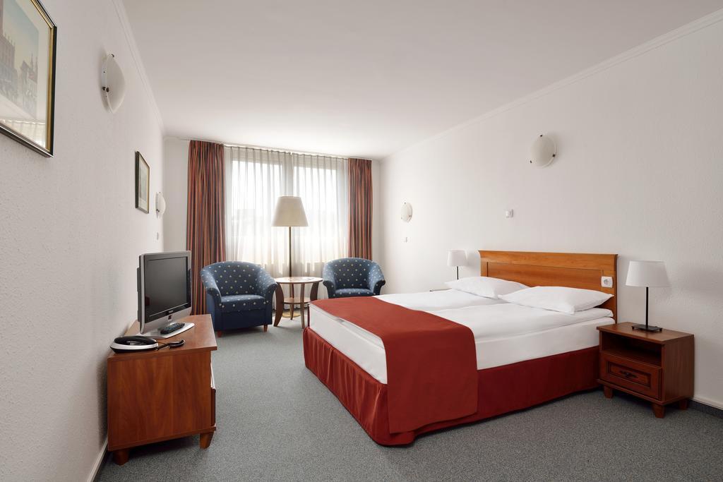 Отель Atlas Hotel 3*