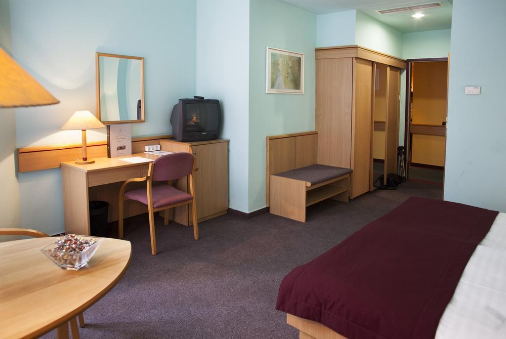 Фото City Hotel Pilvax 3*